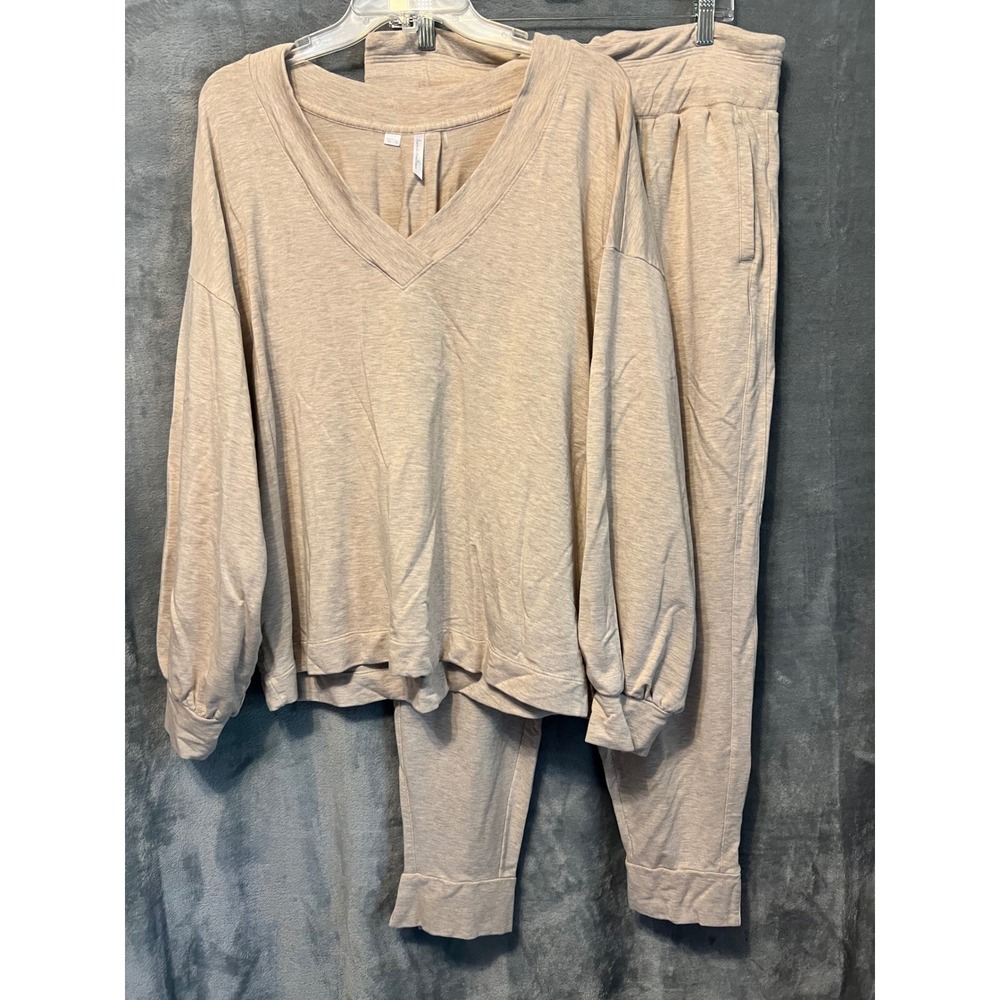 TravisMathew Womens XL Beige Knit Lounge Set V-Neck Pullover & Joggers Soft